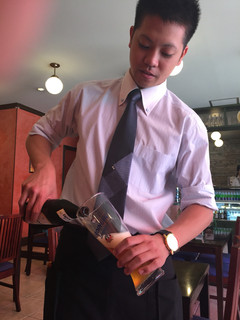 キッツビュール - お高いビールは注いでもらえます