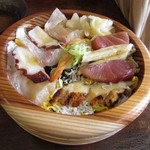 海鮮和食と日本酒 もっせ - ちらし寿司：明石の海鮮ちらしと明石名物 鯛とタコのハーフ&ハーフ
            
