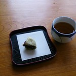 聴風庵 - ヨモギ餅とお茶