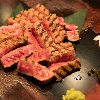 We offer a cut of Japanese black beef called Shintama.