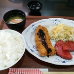Vuiyando - 7月25日、日替わりランチ、トンカツ（カレー味）ハムステーキ830円