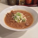 すみれ - ラー博は俺の社員食堂。  味噌半拉麺唐辛子#BCMKR!二番勝負 其の壱 ミニ味噌ラーメソ！  暑い夏でも、これだよね