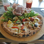 フラテッロ・ディ・ミクニ - 朝食　朝ピッツアと野菜サラダ