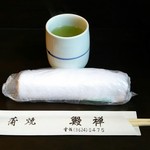 お茶、お絞り、お箸