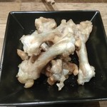 炭火やき 鶏煌 - 骨っこという名前といい、むしゃぶりつく食べ方といい、犬の気分が味わえます。おいしいですが。