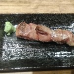 炭火やき 鶏煌 - 串盛りの白レバー。臭みがなく食べやすい。