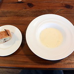 ラ プチット - キャベツのポタージュスープとパン