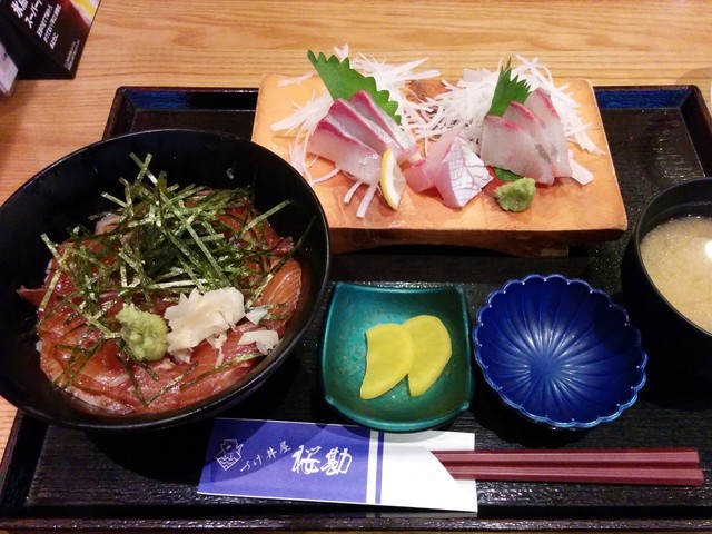 づけ丼屋 桜勘 , カンパチ刺身定食500円+づけ丼サービス定食