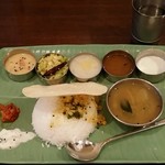 【2016年8月】ミールス：トマトのカーラー
          、キャベルのト－レン、ジャガイモクートゥ 