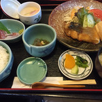 鮮菜家 - 活〆ヒラスと豆腐の甘酢煮＝９８０円
      