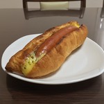 粉とクリーム - 惣菜パソはカレーかウインナーにかぎる。  自宅にて