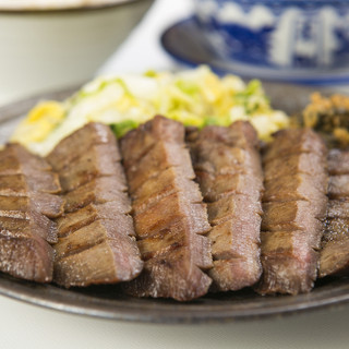 定食に麦めし大盛サービス