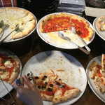 PIZZA SALVATORE CUOMO & GRILL - ブッフェランチのピザ