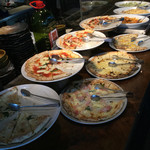 PIZZA SALVATORE CUOMO & GRILL - ブッフェランチのピザ