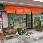 松埜 - かしわ餅(みそあん･こしあん/135円)♪
ピンクとグリーンのかしわ餅で見た目も可愛く上品で美味しい(^^♪
そばの自販機で梅よろしをお供に☆彡
一息入れたら、また家路を急ぐ(*^.^*)