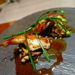 エノテカ パージナ - 三河　山吹鶏のロースト
      舞茸のソテーと花ニラ　フォンと卵黄のソースで