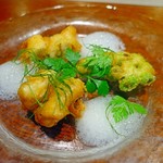 エノテカ パージナ - 旬の地穴子と枝豆のフリット
      ハーブのサラダ添え　塩レモンの泡で