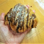 パン家アストレア - 【2016.8.7】チョコクロワッサン(200円) 中も外もチョコたっぷりです