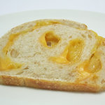カンパーニュ桜井 - 全粒粉のチーズパン