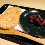 富小路 やま岸 - 11】甘味:最中 あずき 