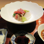 富小路 やま岸 - 4】向付:舞鶴産の鮪トロ　いさき焼霜　長崎剣先イカ