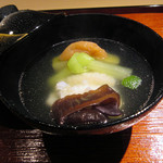 富小路 やま岸 - 5】お椀:鱧 冬瓜 おいトロロ