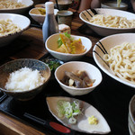 ががちゃ屋 - 2016.8.6
      本日のどんどんセット
      南瓜とチーズのトローリ春巻とこんにゃくとごぼうの金平