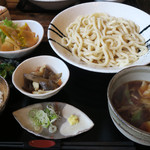 ががちゃ屋 - 2016.8.6
      本日のどんどんセット
      南瓜とチーズのトローリ春巻とこんにゃくとごぼうの金平