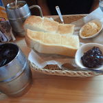 コメダ珈琲店 - 二人分のモーニングです。
