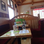 コメダ珈琲店 - テーブルです。