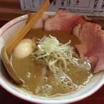 三代目 麺と人 - 特製レアチャーシュー味噌麺