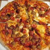 Toppers Pizza - 料理写真:トッピングは肉系の定番