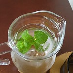 里山Cafe 多三郎山荘 - 緑のハーブが爽やかです