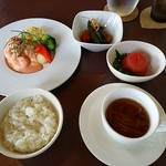 里山Cafe 多三郎山荘 - 季節のランチ1250円税込
                                右下はコンソメ