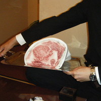 ざくろ TBS店 - 切る前に肉を見せてくれる件(◕◞⊖◟◕｀　)