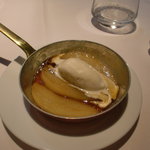 レストラン・セン - デザートの熱々洋梨のキャラメリゼ＆冷たいアイスクリーム