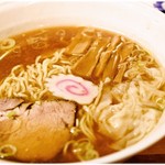 Taishouken - 中華麺　並盛+ワンタン　700+100円　煮干しの旨味とまろやかな油が美味しくマッチング♪