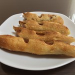 粉とクリーム - 長〜いウインナー棒を食べやすい長さで切断。  自宅にて