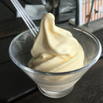 道の駅とみうら 枇杷倶楽部 - 名物、枇杷ソフト！
                                ランチセットに付いてきます