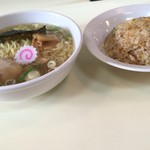 Kougetsuken - 今日のコンビはチャーハンと。
                        シンプルとしたさっぱりとしているスープが好きですね〜