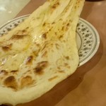 アクバル - おかわりナン。でかい