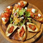 『トマトとモッツァレラ, ンドゥイヤのブルスケッタ』(562円)!! ～♪(^o^)丿