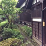 田季野 - 玄関の脇