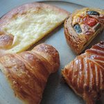 ル・シュクレクール 北新地 - クロワッサン300円他