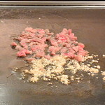 She'll be - ガーリックと肉