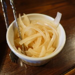 八木カレー - 玉ねぎピクルス