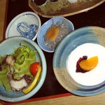 寿司懐石　かご家 - 「地魚らんち」のサラダとデザート（ヨーグルト）