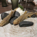 sincere - 稚鮎のフリット 山葵のムース、米粉と塩を合わせた”淡雪”で3