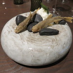 sincere - 稚鮎のフリット 山葵のムース、米粉と塩を合わせた”淡雪”で2