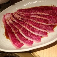 黒毛和牛焼肉 Serge源's 錦店 4F - このお肉サッと炙ってすき焼き風に卵で頂くのです♡
